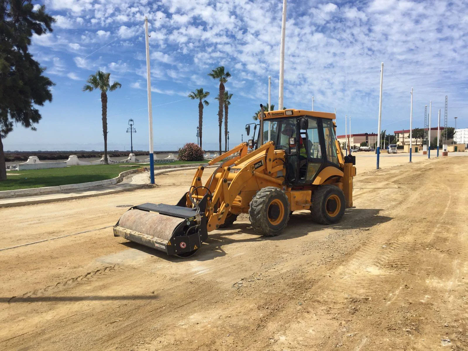 Compactador retrocargadora JCB